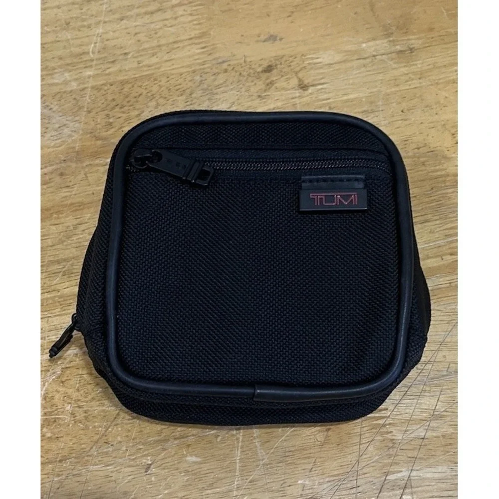 Tumi Golf Ball Bag Clip On Luxury Bag‎ 5x6x2